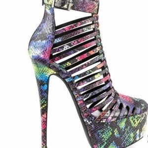 Snakeskin platform shoe